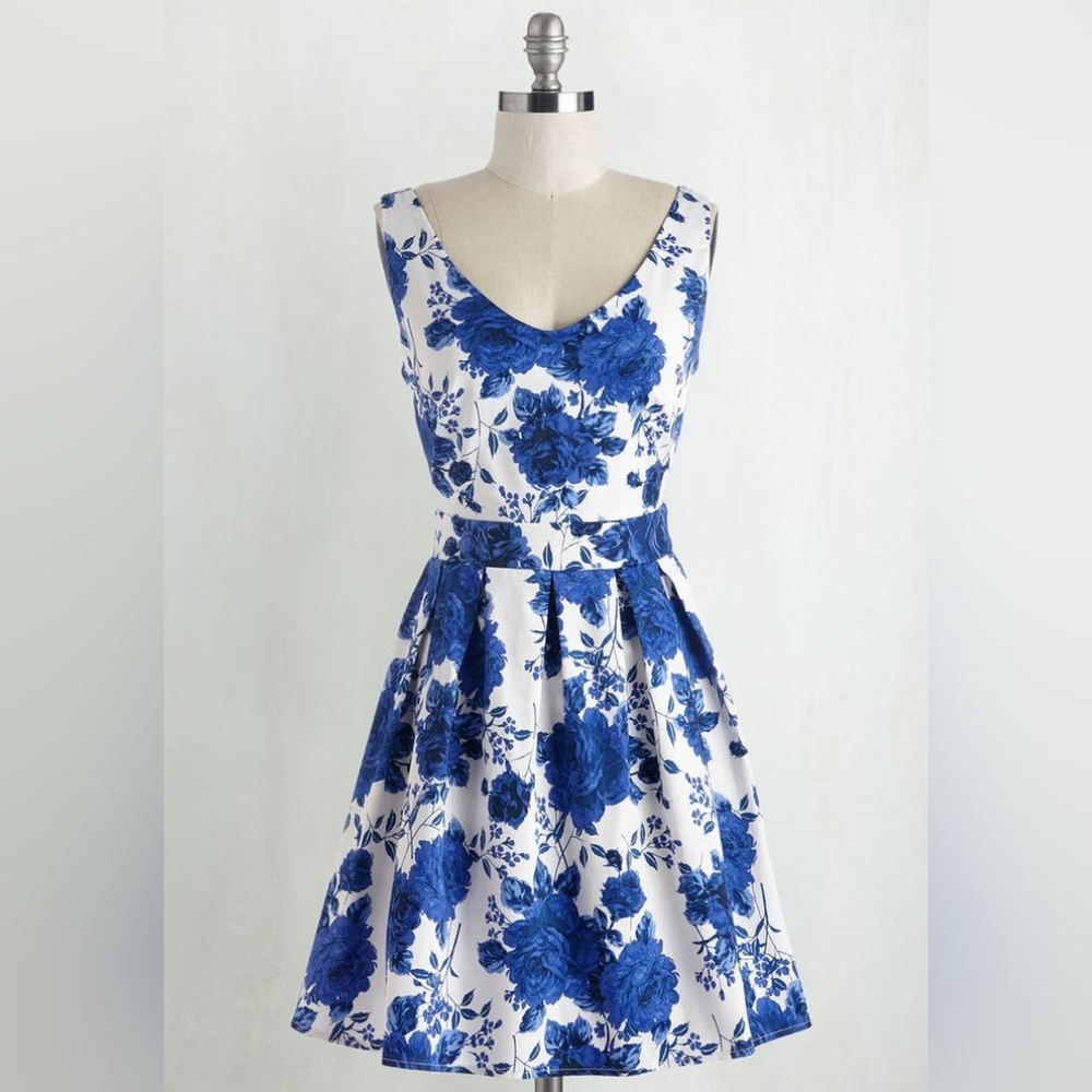 Modcloth Ixia Bookmaking Brunch Dress in Roses